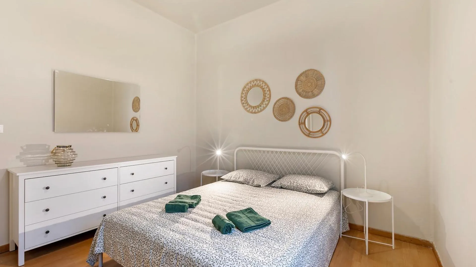 Apartment Casa Enza - Happy Rentals Desenzano del Garda Italy