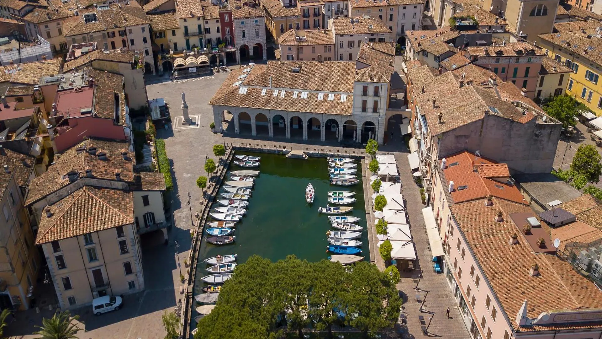 Apartment Casa Enza - Happy Rentals Desenzano del Garda Italy